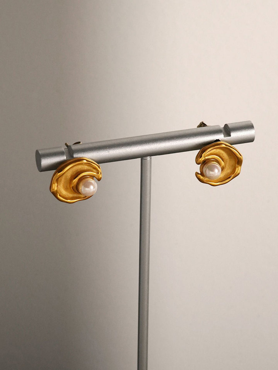Chic Vintage-style Pearl And Shell Earrings