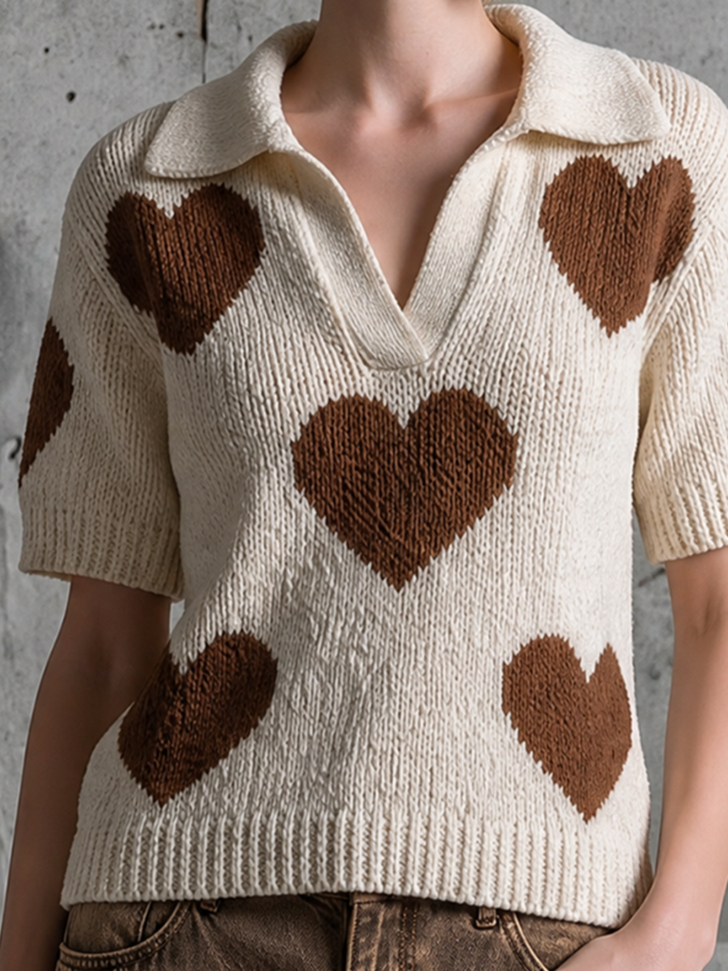 Chic Casual Off-White Lapel V-Neck Brown Heart Jacquard Short-Sleeve Loose-Fit Knit Sweater Top
