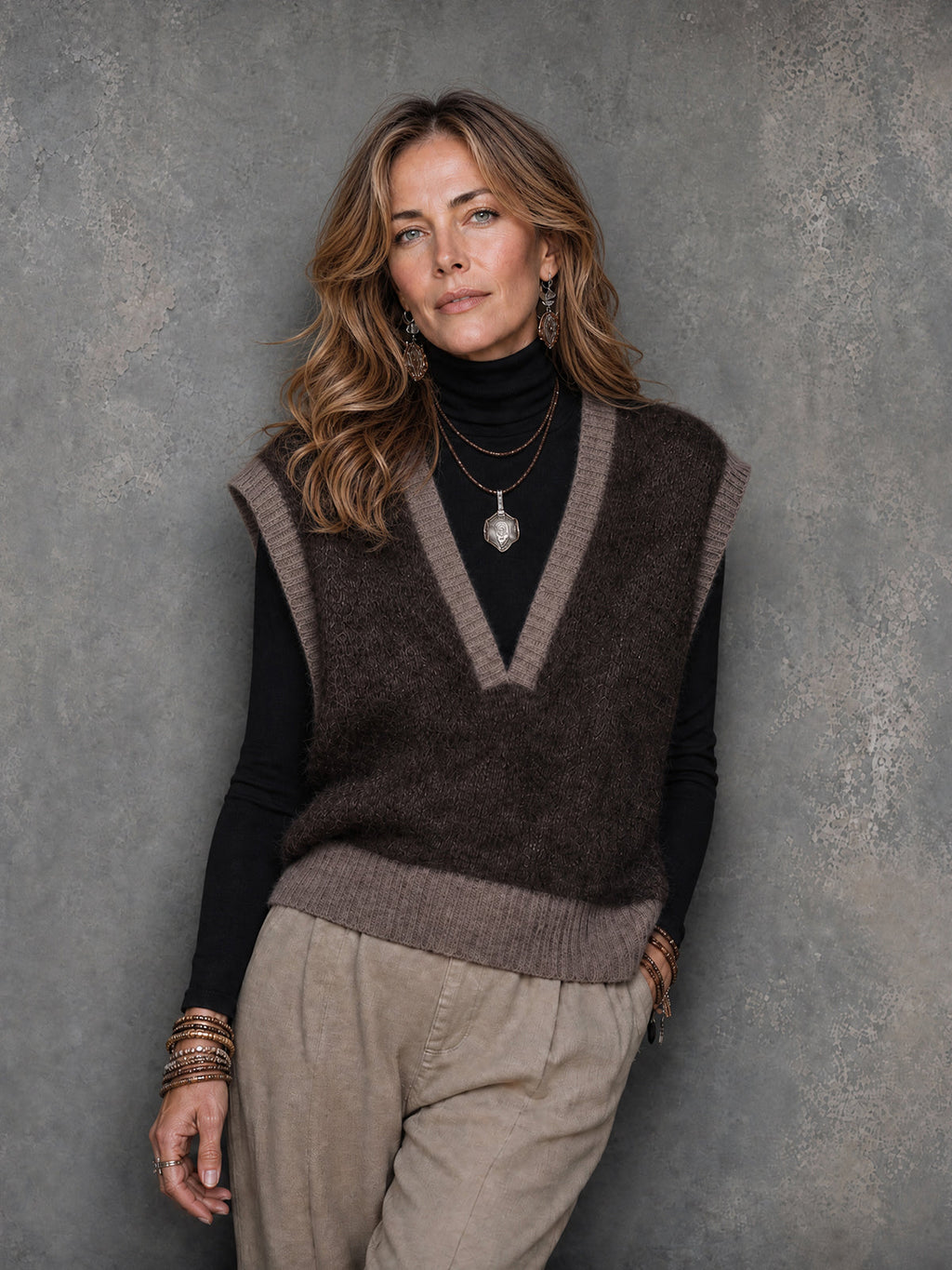 Chic Brown-Gray Brown Colorblock V-Neck Sleeveless Loose-Fit Knit Vest Top