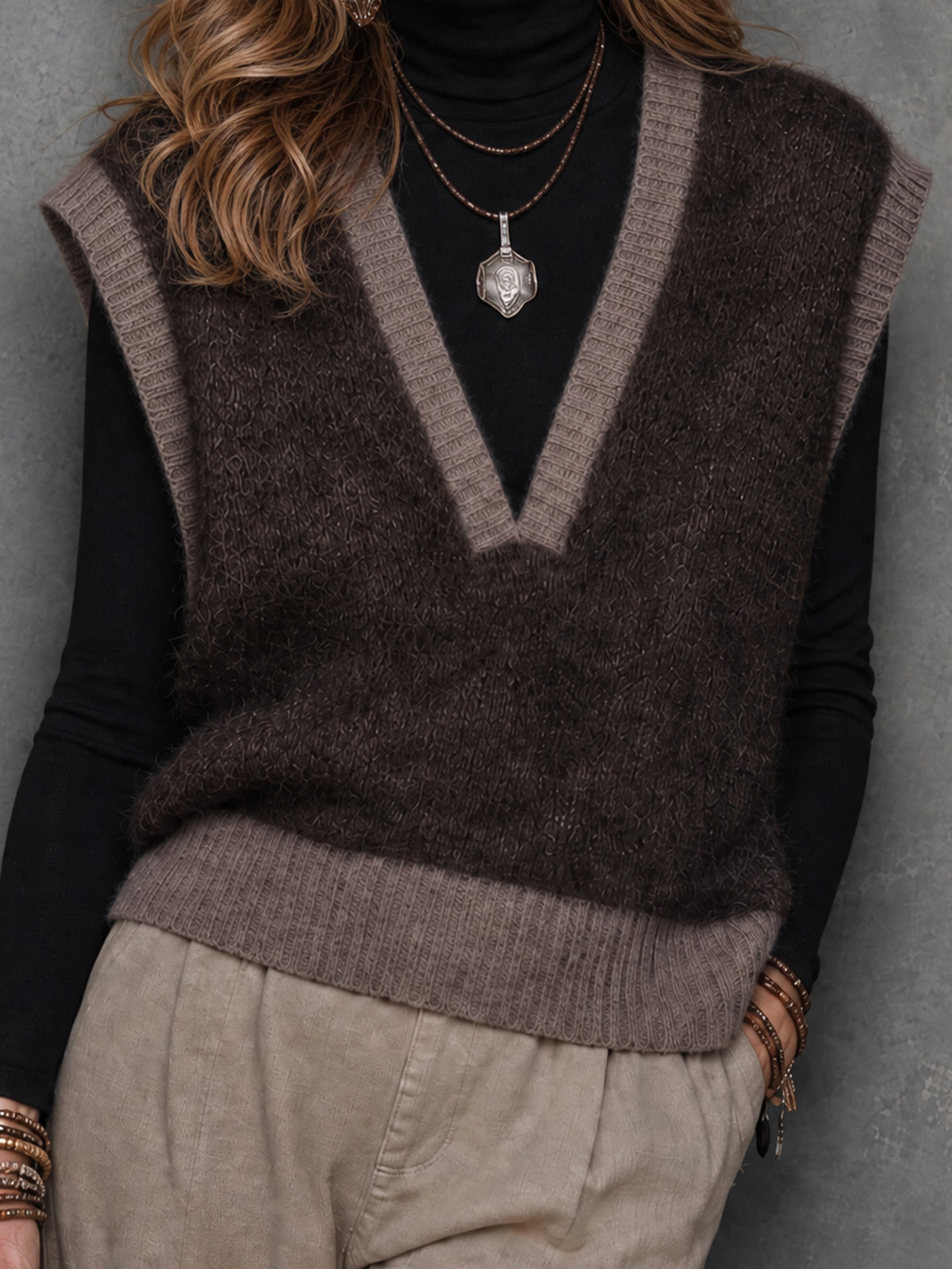 Chic Brown-Gray Brown Colorblock V-Neck Sleeveless Loose-Fit Knit Vest Top