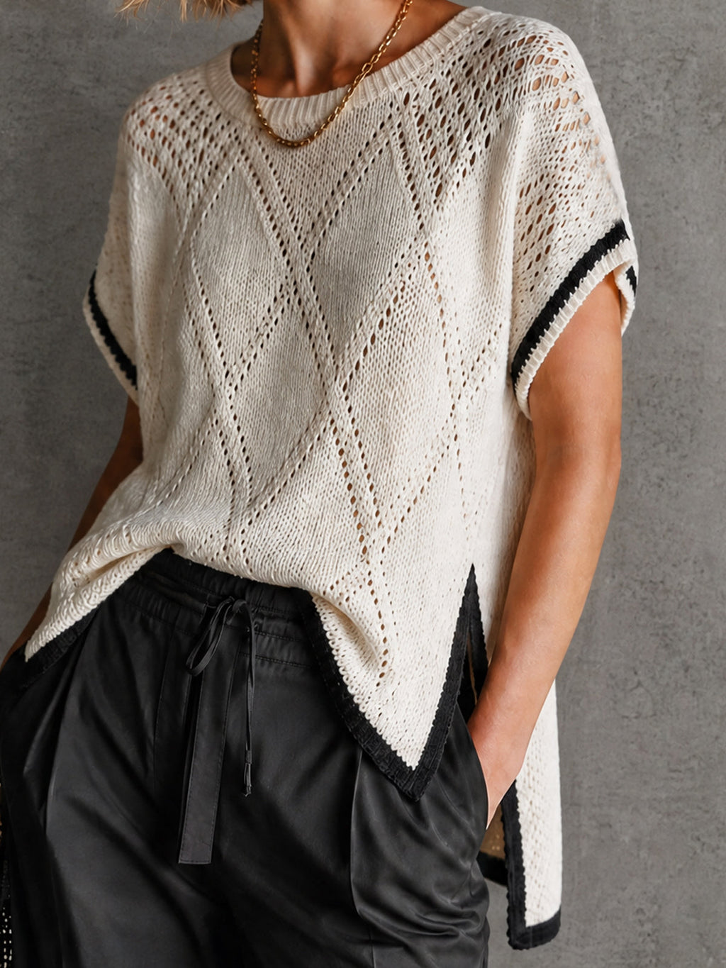 Chic White-Black Colorblock Round Neck Diamond Pattern Short Sleeve Loose-Fit High Low Hem Side Slit Mesh Knit Top