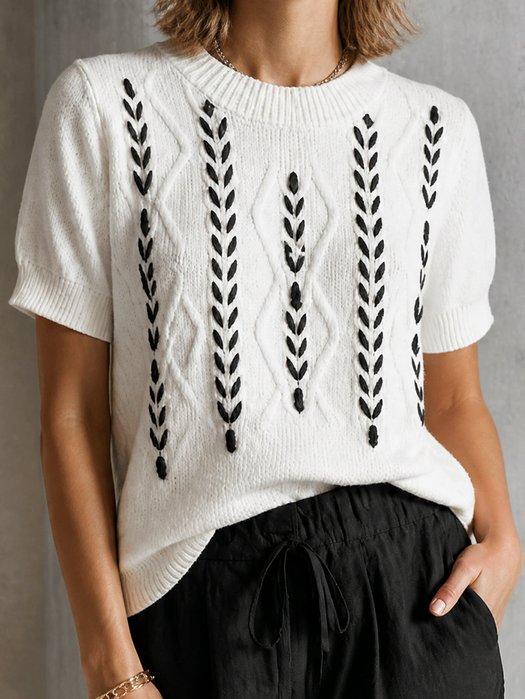 Chic Retro Cream-Black Colorblock Wheat Leaf Round Neck Short Sleeve Loose-Fit Cable Knit Sweater Top