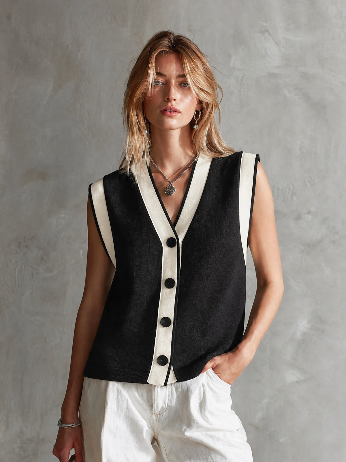 Chic Black-Cream Colorblock V-Neck Single-Breasted Loose-Fit Knit Vest Top
