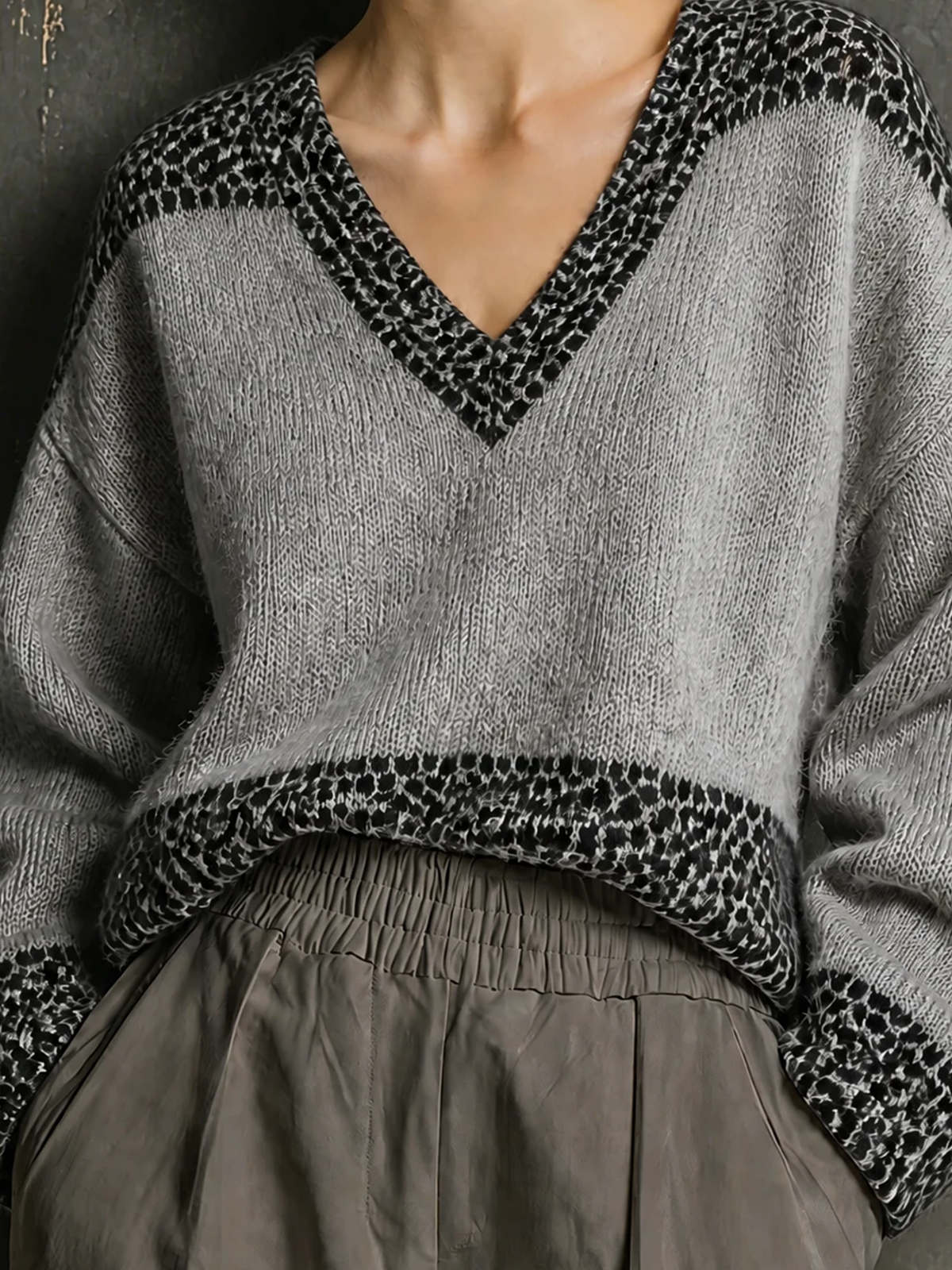 Chic Casual V-Neck Colorblock Leopard Trim Long Sleeve Loose-Fit Knit Sweater Top