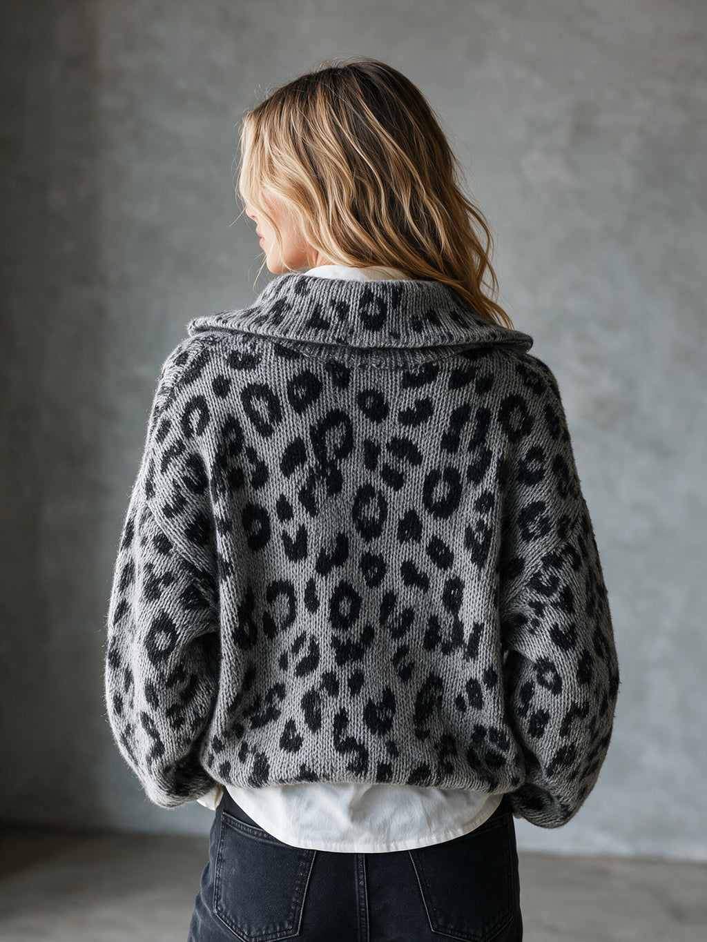 Chic Elegant Gray-Black Leopard Jacquard Zipper-Up Lapel Collar Long-Sleeve Loose-Fit Wool Blend Knit Sweater