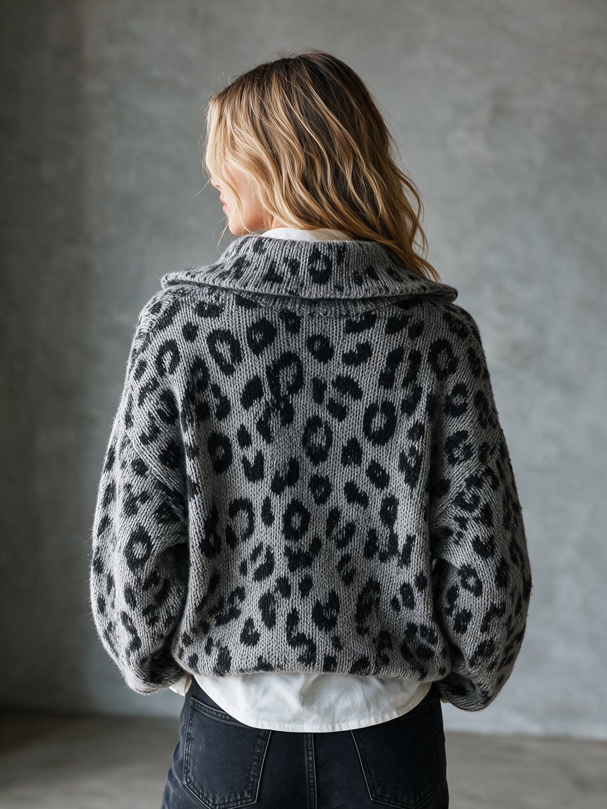 Chic Elegant Gray-Black Leopard Jacquard Zipper-Up Lapel Collar Long-Sleeve Loose-Fit Wool Blend Knit Sweater