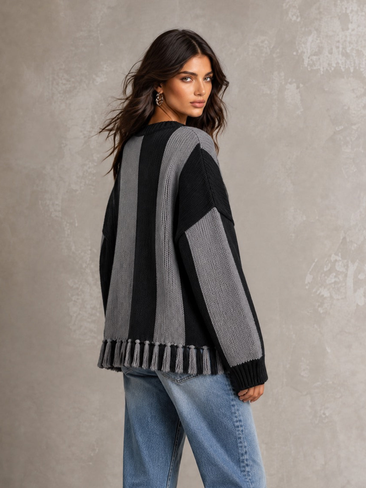 Chic Casual Gray-Black Colorblock Round-Neck Long-Sleeve Fringe Detail Loose-Fit Wool Blend Knit Sweater
