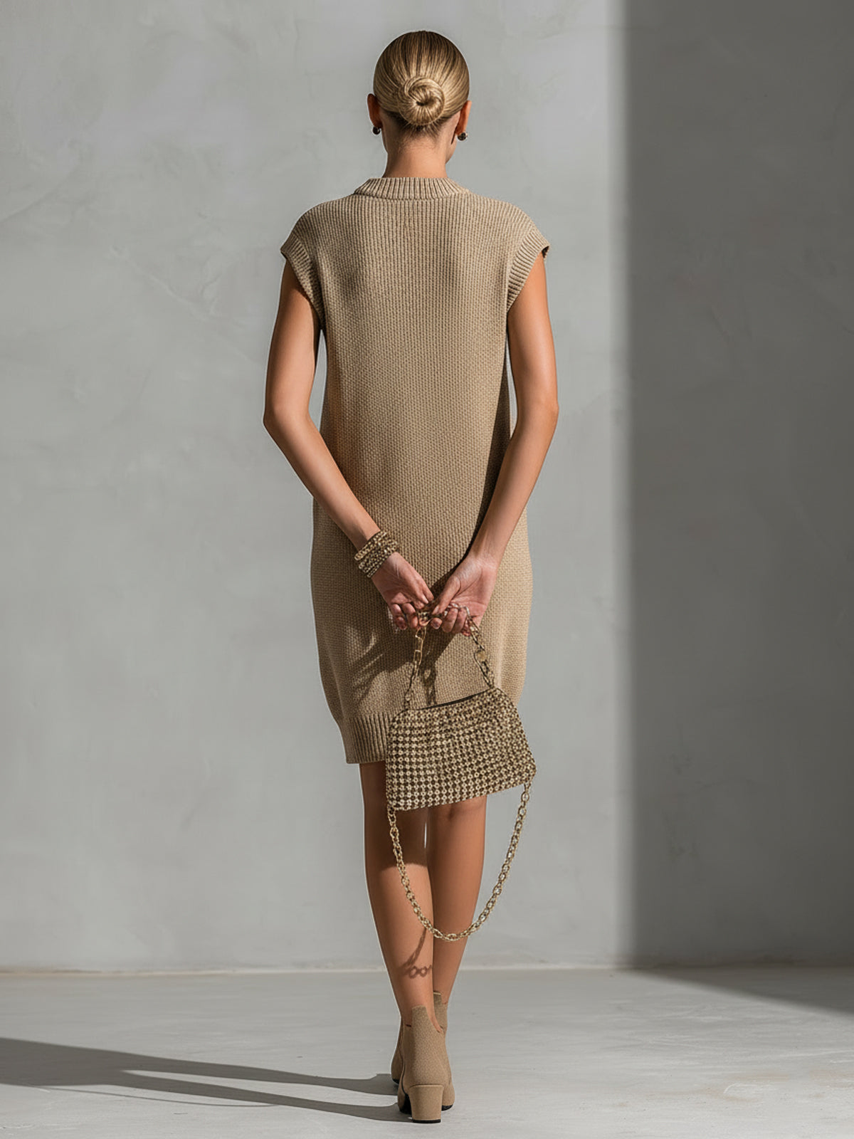 Chic Elegant Camel Round-Neck Sleeveless Black Heart Jacquard Loose-Fit Knit Midi Dress