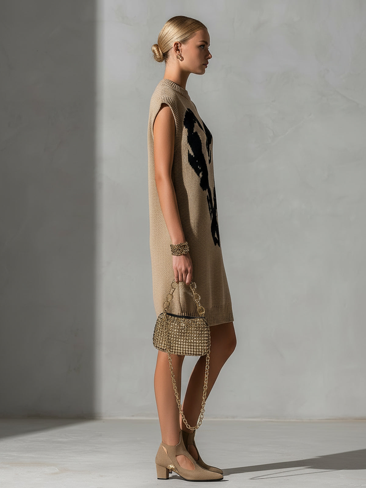 Chic Elegant Camel Round-Neck Sleeveless Black Heart Jacquard Loose-Fit Knit Midi Dress